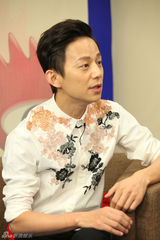 组图：《完美假妻》主创做客 刘镇伟尝试新题材