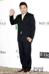 组图：韩谐星尹亨彬大婚徐仁国Solbi等送祝福