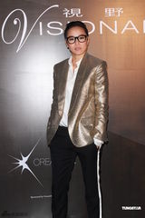 组图：周慧敏走秀疲态尽显 “虞姬”杜鹃亮相