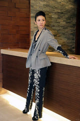 组图：黄奕中国风亮相 感谢刘镇伟打造极致女人