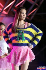 组图：严爵飚高音 与潘玮柏卢广仲接力开唱