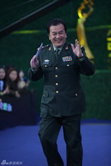 高清组图：群星华服亮相北京电影节蓝毯