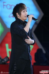 组图：五月天尾牙演出high爆 热度堪比演唱会