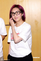 组图：香港演艺界为赈灾录歌 郑秀文已探访灾区