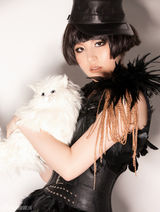 组图：刘筱筱脱变黑天鹅写真 短发造型惊艳四座