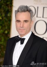 组图：丹尼尔-戴-刘易斯携妻子亮相秀恩爱