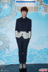 组图：郑欣宜崩溃悼亡母 许廷铿反击同志传闻