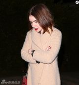 组图：白雪公主柯林斯出席派对 红唇似火显妖媚