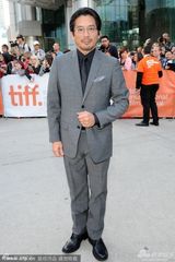 组图：《铁路劳工》首映 妮可基德曼微露乳沟