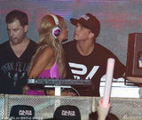 组图：帕丽斯办33岁生日派对 镂空裙豪饮high翻