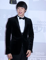 组图：韩国KBS演技大赏颁奖 张赫文根英等出席