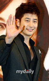 组图：金南珠宣传《逆转的女王》 黑丝袜十足抢镜