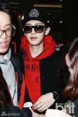 组图：韩团EXO结束台湾行返韩 粉丝挤爆机场