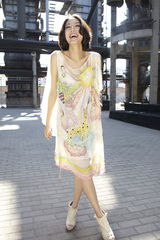 组图：高露邀日本知名摄影师拍写真 尽展明媚笑容