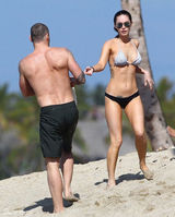 组图：梅根-福克斯现身夏威夷海滩比基尼秀身材