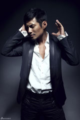 高清组图：严宽颠覆优雅俊美形象 变身健硕硬汉