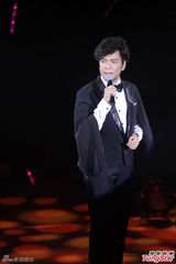 组图：露云娜贾思乐联合开唱 林子祥现身助阵