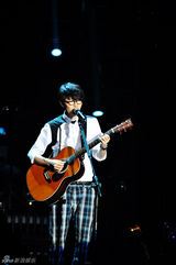 高清图：方大同北京个唱一票难求 翻唱致敬王菲