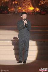 组图：邝美云与男友大方合照 林峰陈晓东同场