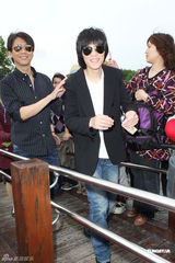 组图：陶喆与萧敬腾共游花博 自曝不排斥今年结婚