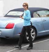 组图：希尔顿姐妹运动装外出 帕丽斯豹纹吊带性感