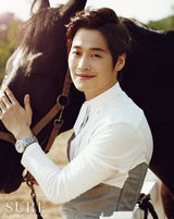 高清图：金载沅杂志写真骑马展现优雅绅士魅力