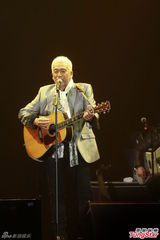 组图：李克勤助阵安全地带开唱 周慧敏现身捧场