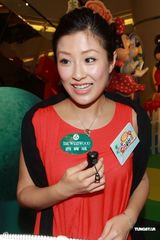 组图：前港姐周家蔚大肚亮相 望明年追生女儿