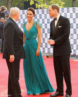 组图：英国凯特王妃蕾丝礼服亮相皇家音乐会