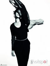 高清图：《肩上蝶》回归纯粹 桂纶镁演绎黑白态度