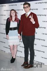 组图：SJ金希澈Clara等参加时装周时尚个性