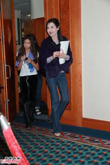 组图：艳星叶玉卿被爆复出还债 浓妆澄清未破产