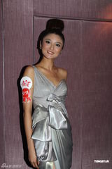 组图：霍震霆赵雅芝出席慈善晚宴 港姐三甲撑场面