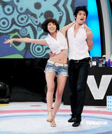 幻灯图：黑人带范范美国过春节 瑶瑶热舞high翻场