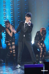 组图：星光熠熠耀保良落幕 古巨基杨千嬅群星献艺