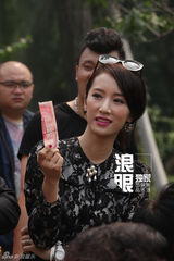 组图：何洁赫子铭大婚 陈楚生苏醒柳岩等到贺