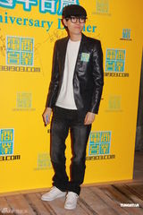 组图：黄贯中等出席电台台庆 曝朱茵预产期冬至