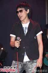 组图：孙协志个唱5566三缺一 粉丝望5566再合体