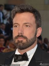 组图：阿弗莱克携爱妻亮相 无缘导演失落