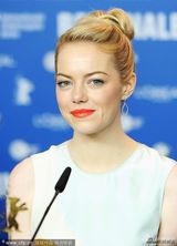 组图：《克鲁德一家》记者会 艾玛斯通靓丽迷人