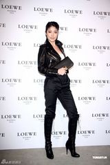 幻灯组图：陈慧琳出席服装发布会 黑色皮装酷劲十足