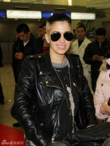 组图：兰伯特亮相上海机场 兴奋挥手难掩兴奋