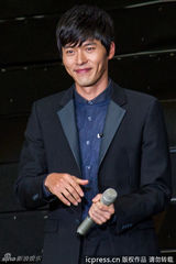 高清组图：玄彬上海开唱 与粉丝合影自拍乐陶陶