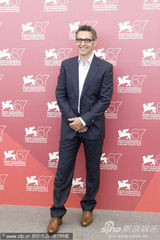 高清图：影片《激情》记者会 克里斯蒂安娜大派香吻