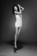 组图：江一燕写真变双面娇娃 展现清新性感双面