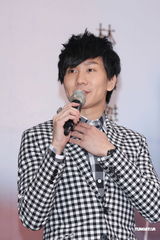 组图：林俊杰抱病演出身形消瘦 感情随缘盼金曲奖