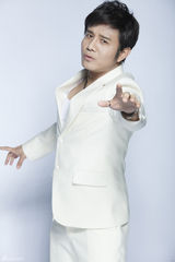 组图：大咖秀邓紫棋模仿惠特尼 孙坚虎虎变青蛇