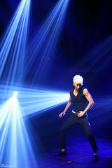 高清组图：2PM祐荣个人专辑发布会大秀腹肌