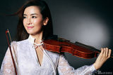 组图：李晟小提琴写真曝光 知性气质大气唯美