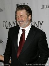 组图：托尼奖红毯星光熠熠 女星斗艳秀腿露肩